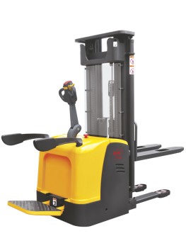 Штабелер самоходный 1,5 т 5,6 м XILIN CDDK15-III Li-ion 24/150 В/Ач, с платформой