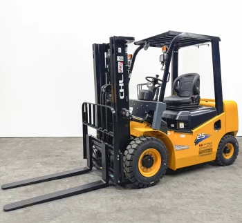 Дизельный погрузчик CHL 2,5 т с японск. двигателем